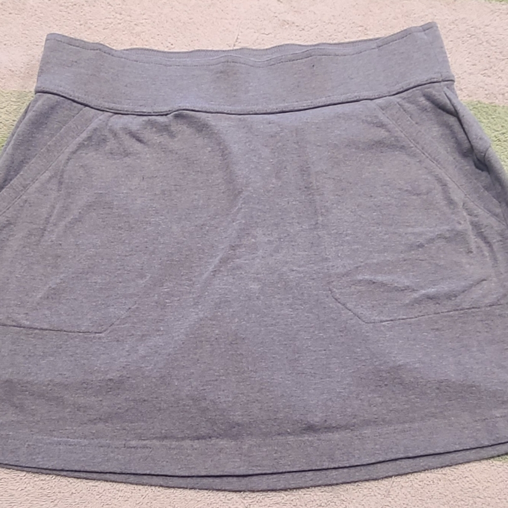 Tek Gear (Dry tek) Gray Skort Size Small